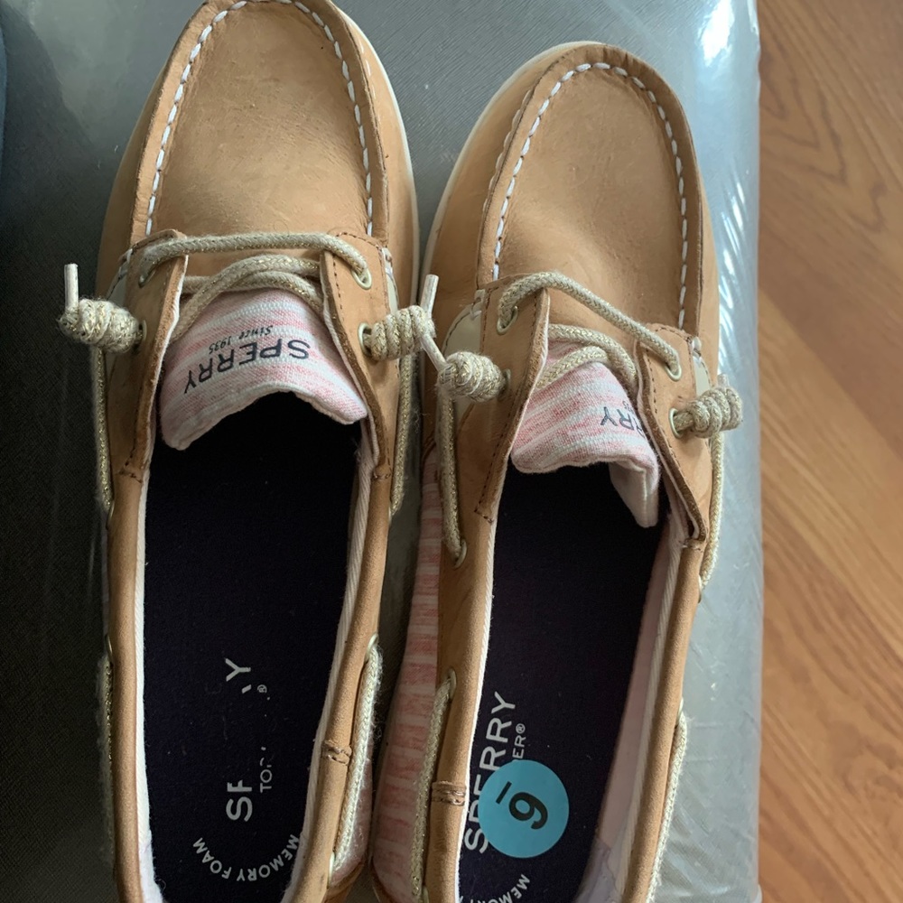 NWOT Sperry’s, size 6